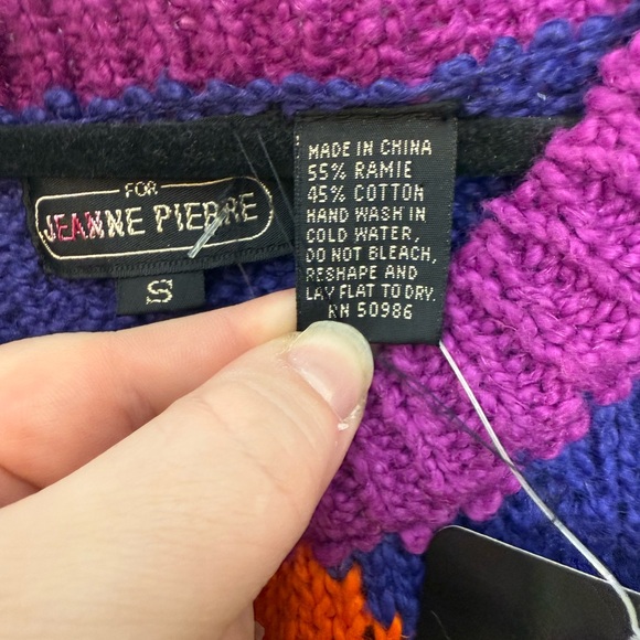 Vintage Jeanne Pierre Women's Colorful Knit Sweater Vest - Picture 4 of 4